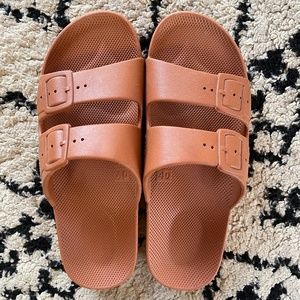 Freedom Moses Sandals in Toffee 39/40 NWOT